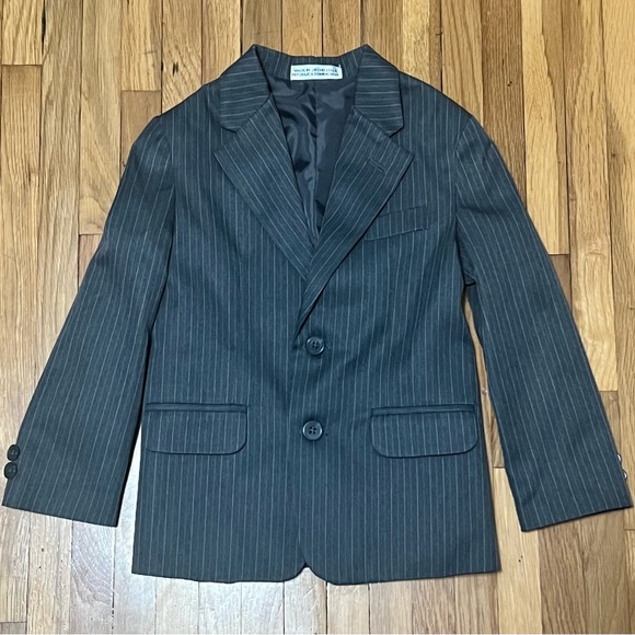 Geoffrey Beene Boy 2-piece Suite. Dark Gray with Pin Strips. Size 5 - Picture 11 of 14